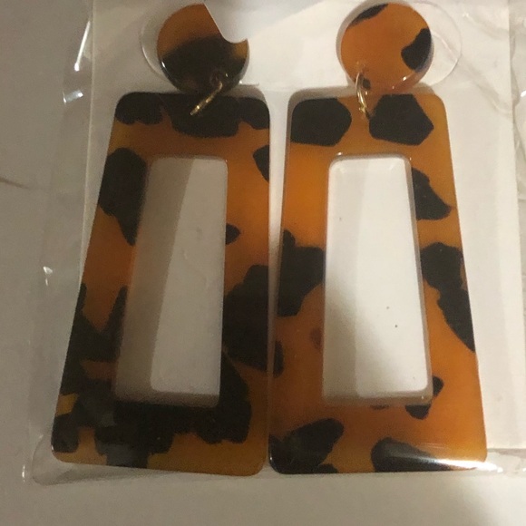 🥳{x2 HP} •Tortoise Acrylic Drop Earrings• - Picture 5 of 5
